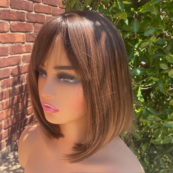 SYNTHETIC SHORT BOB WIG - Picture 2 of 3
